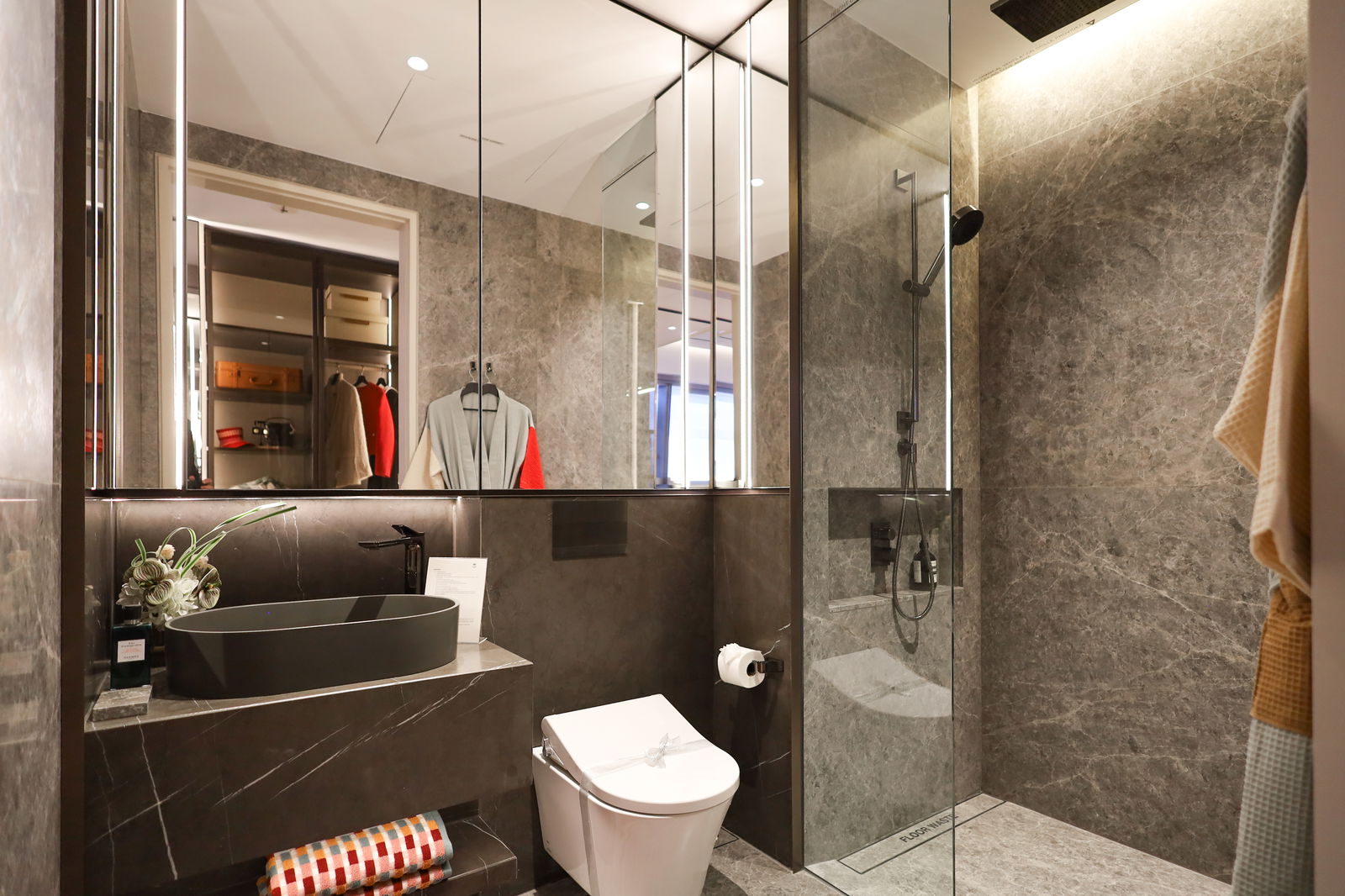 3 Bedroom (Master Bathroom)