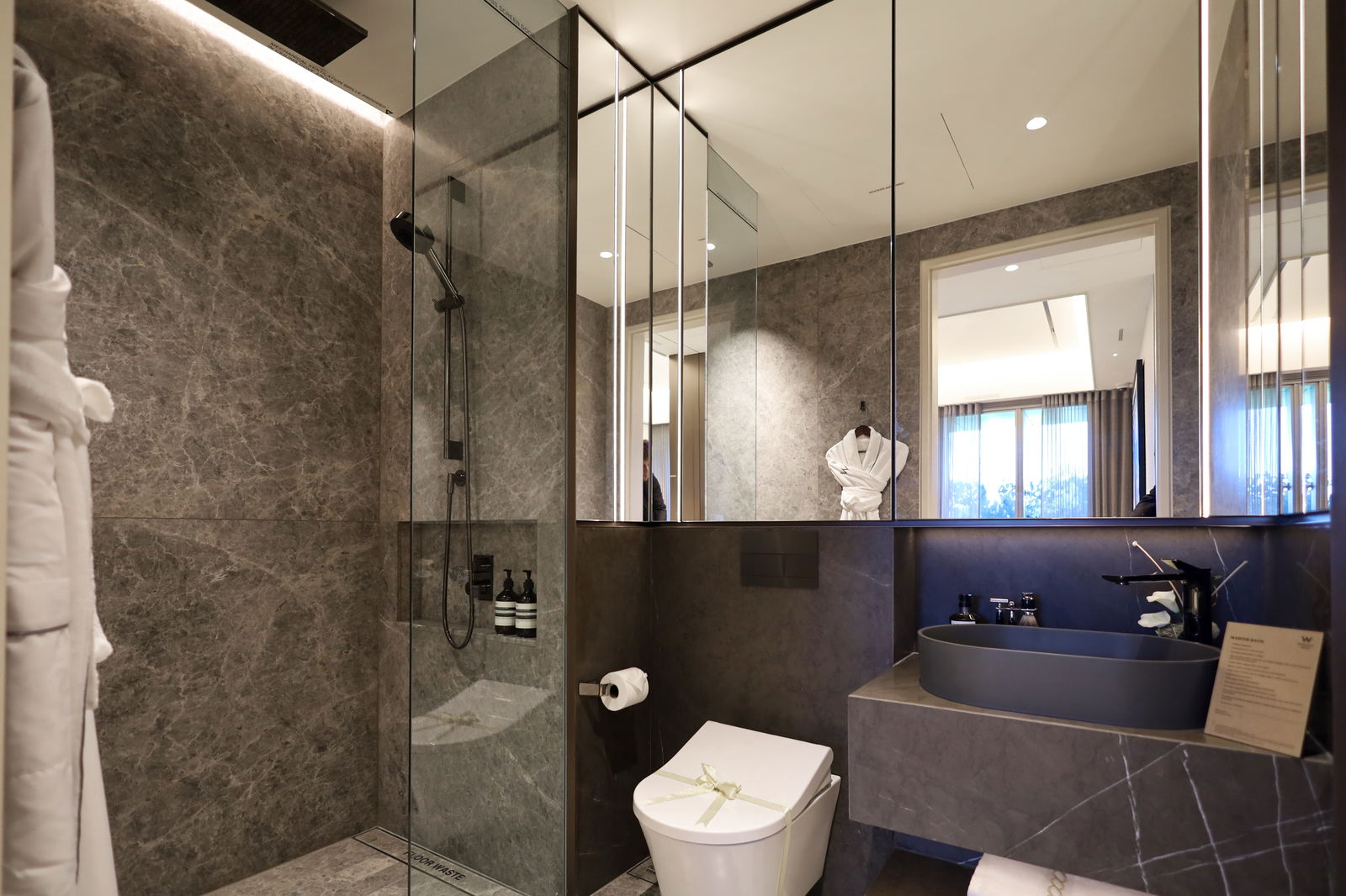 1 Bedroom (Bathroom)